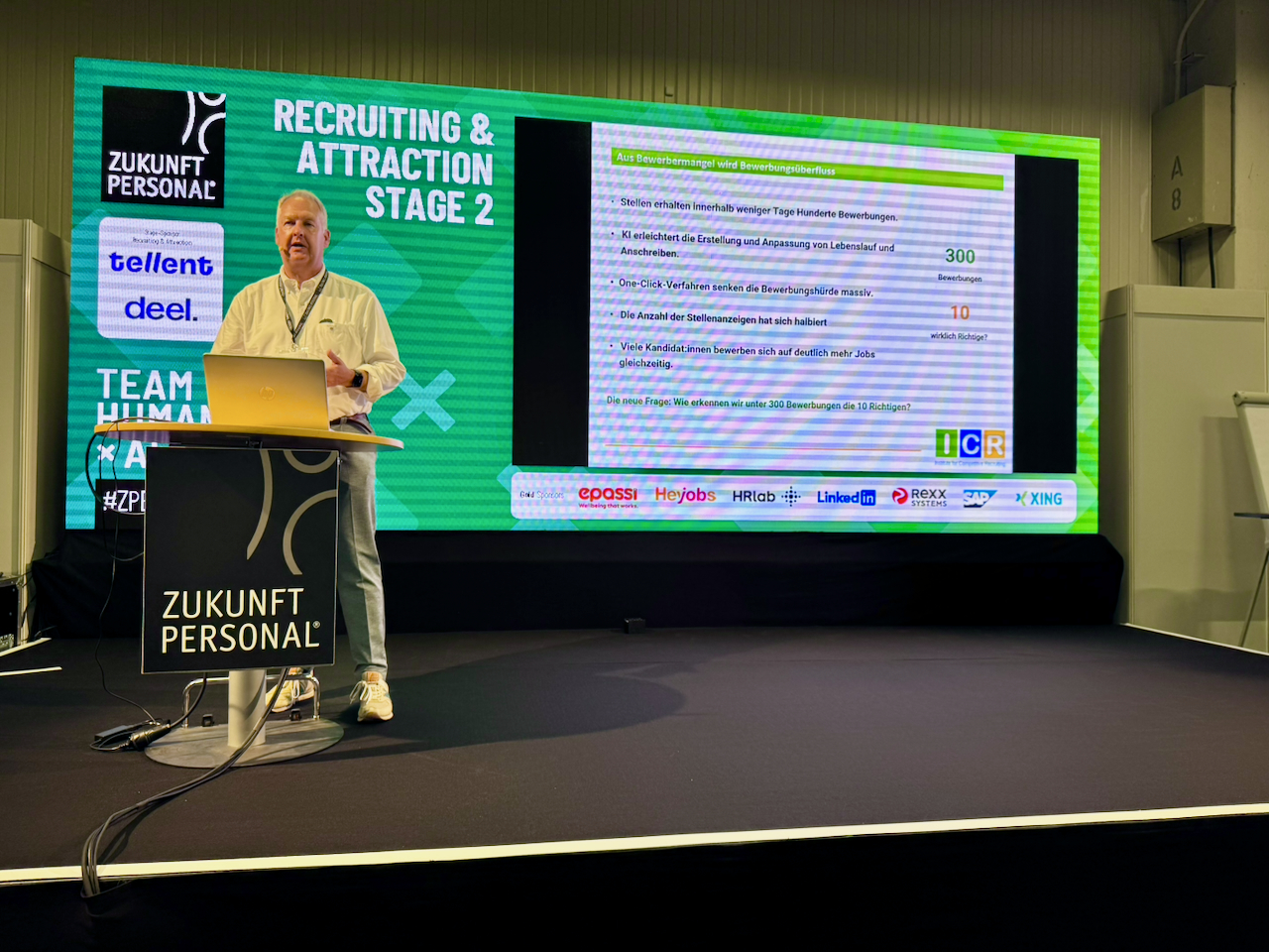 Wolfgang Brickwedde vom Institute for Competitive Recruiting (ICR) bei seinem Vortrag zu Recruiting-Trends auf der Zukunft Personal Europe 2026 in Köln